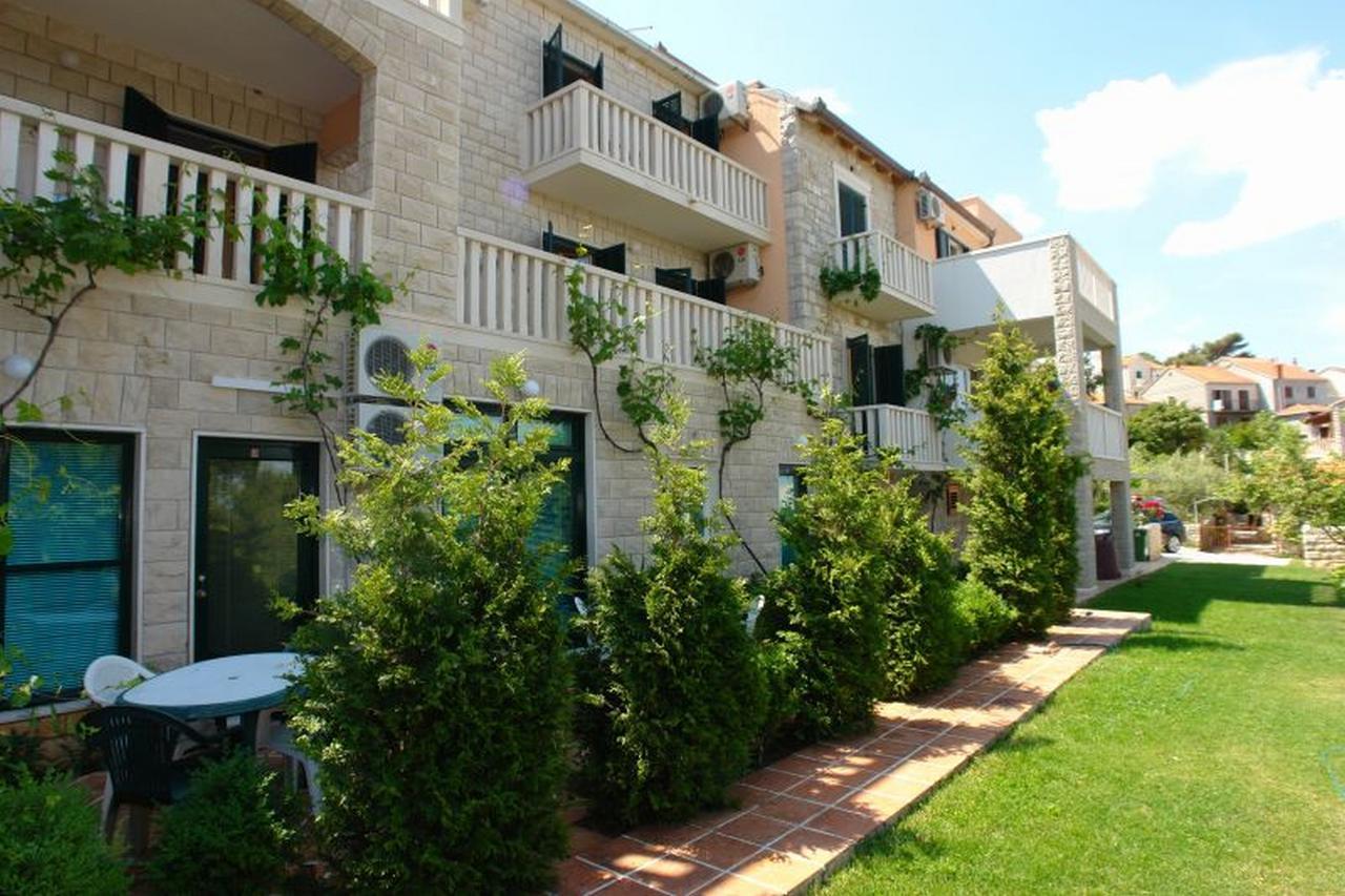 Hotel Santic Postira Exterior foto